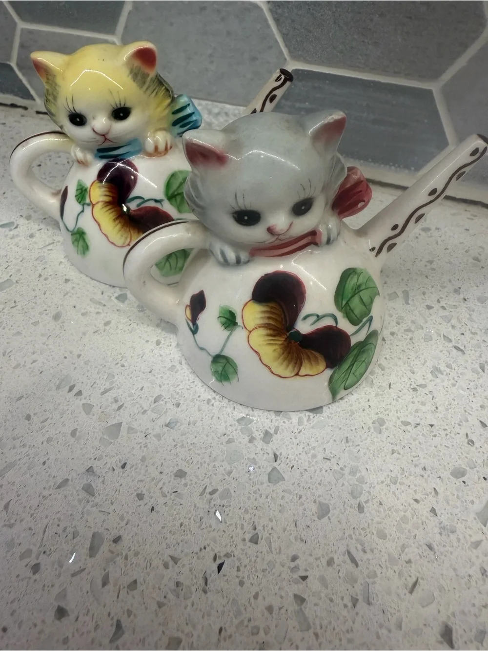 Vintage 1950 Napco Cat on Tea Pot Salt & Pepper Shakers. MCM. Rare. Bring Offers